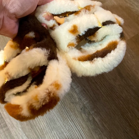 BeBe soft Animal Print Slide Sandals - Picture 3 of 9